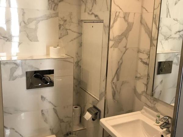 Grand Hotel Nouvel Opera : photo 5 de la chambre chambre double standard avec douche ou baignoire