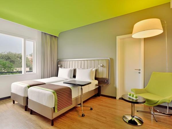 Park Inn by Radisson,South Delhi : photo 6 de la chambre chambre deluxe double ou lits jumeaux