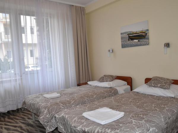 Hotel *** NAT Kołobrzeg : photo 3 de la chambre chambre lits jumeaux avec balcon