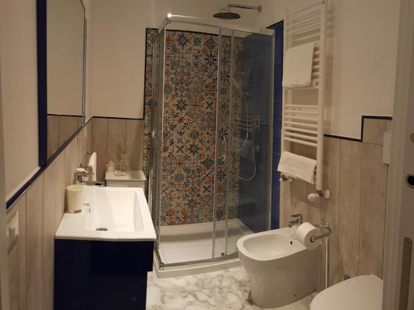 Five Roses Bed & Breakfast : photo 8 de la chambre chambre double ou lits jumeaux