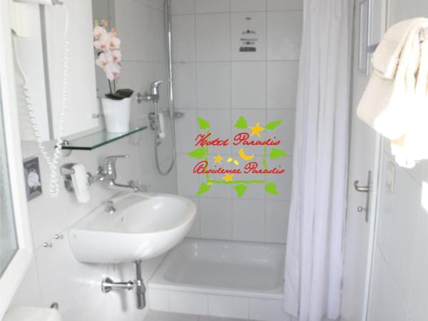 Hotel Paradis-Leukerbad-Therme : photo 4 de la chambre chambre simple