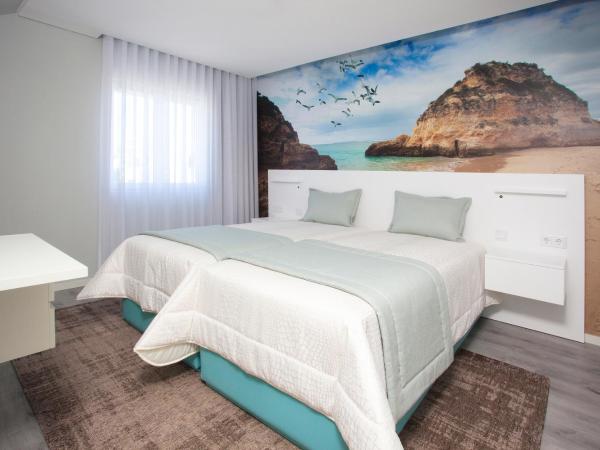 Golden Beach Guest House & Rooftop Bar : photo 8 de la chambre chambre lits jumeaux supérieure - vue sur ria formosa