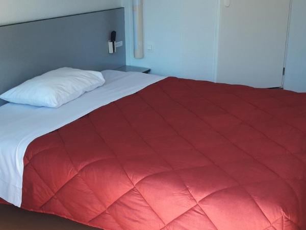 Premiere Classe Limoges Nord : photo 6 de la chambre chambre triple - 1 lit double et 1 lit superposé