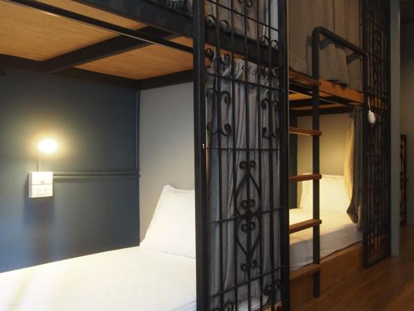 Silom Space Hostel : photo 1 de la chambre lit dans dortoir pour femmes de 4 lits