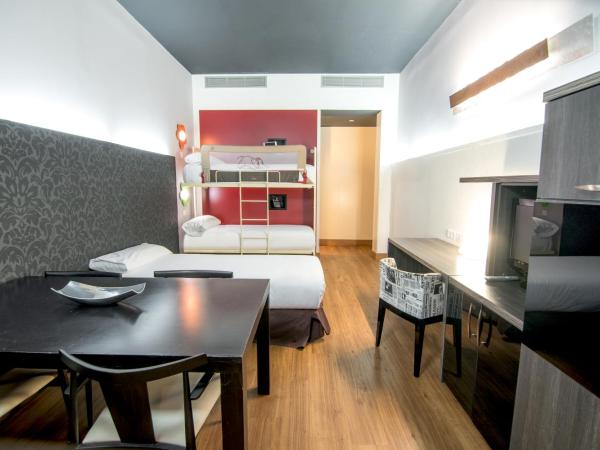 Petit Palace Museum : photo 2 de la chambre chambre quintuple