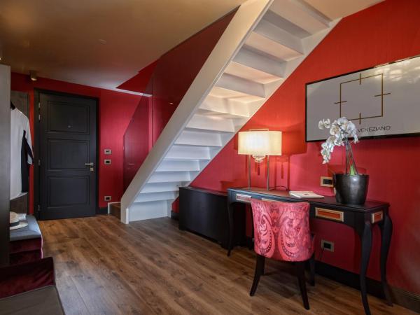 Palazzo Veneziano - Venice Collection : photo 7 de la chambre suite lune de miel avec jacuzzi - vue sur canal