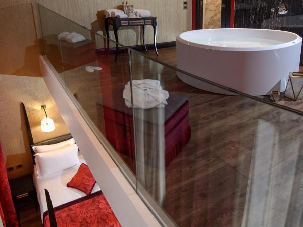 Palazzo Veneziano - Venice Collection : photo 6 de la chambre suite lune de miel avec jacuzzi - vue sur canal