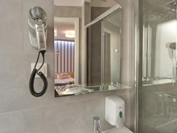 B&B Molo : photo 8 de la chambre chambre double ou lits jumeaux avec salle de bains privative