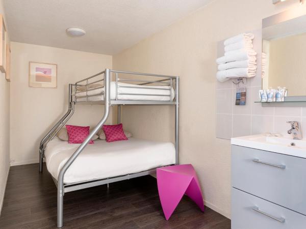 Kyriad Saint-Etienne Centre : photo 10 de la chambre chambre familiale