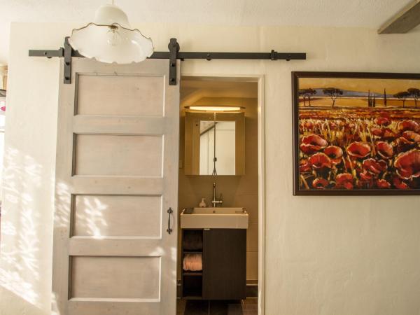 B&B Aan het Park Eindhoven : photo 9 de la chambre chambre double avec salle de bains privative