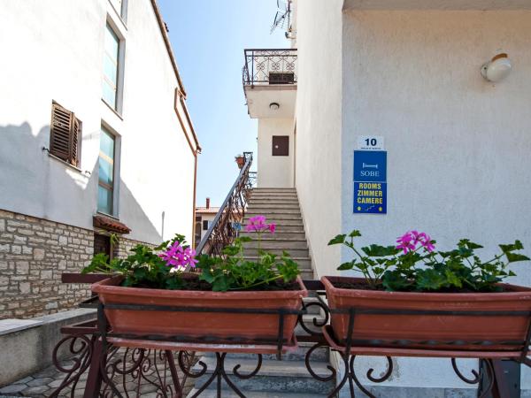 Rooms Stefania : photo 4 de la chambre chambre double - vue sur jardin