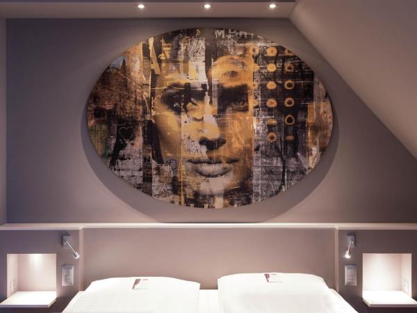 Der Wilhelmshof : photo 1 de la chambre chambre double ou lits jumeaux de luxe - vue sur rue