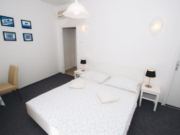 Apartments and Rooms Ille : photo 6 de la chambre chambre double avec salle de bains privative