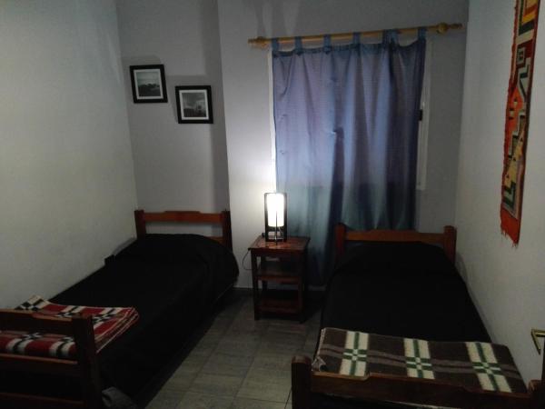 Hostal Namaste : photo 8 de la chambre chambre lits jumeaux avec salle de bains privative séparée