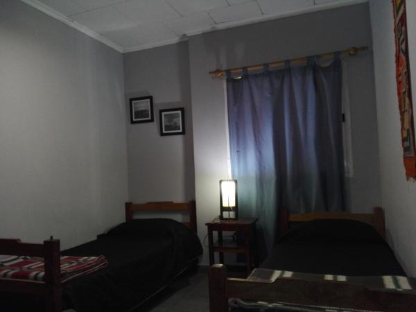 Hostal Namaste : photo 4 de la chambre chambre lits jumeaux avec salle de bains privative séparée