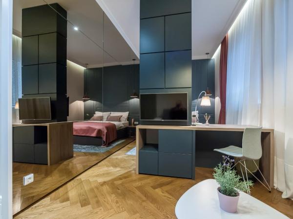 Zadera Accommodation : photo 9 de la chambre chambre double de luxe avec canapé-lit