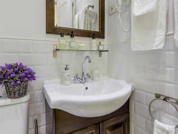 Oriente Palace Apartments : photo 8 de la chambre chambre double deluxe avec balcon