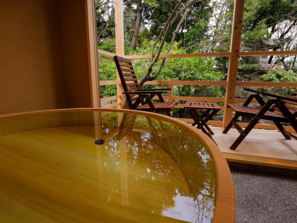 Kyoto Nanzenji Ryokan Yachiyo : photo 3 de la chambre suite junior avec vue sur jardin et bain en plein air