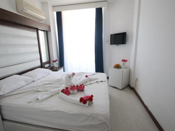 Asena Hotel : photo 2 de la chambre chambre double ou lits jumeaux avec vue sur la mer et balcon