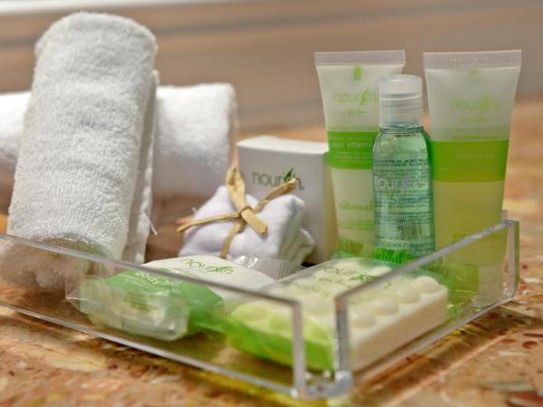 Best Western Ville-Marie Hotel & Suites : photo 5 de la chambre chambre standard lit queen-size