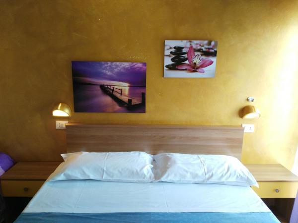 Hotel Simon : photo 8 de la chambre chambre double ou lits jumeaux Économique 