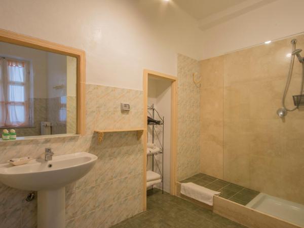 B&B Pantaneto - Palazzo Bulgarini : photo 7 de la chambre chambre quintuple