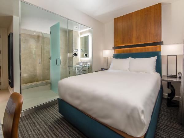 Andaz San Diego - a Concept by Hyatt : photo 1 de la chambre chambre lit queen-size