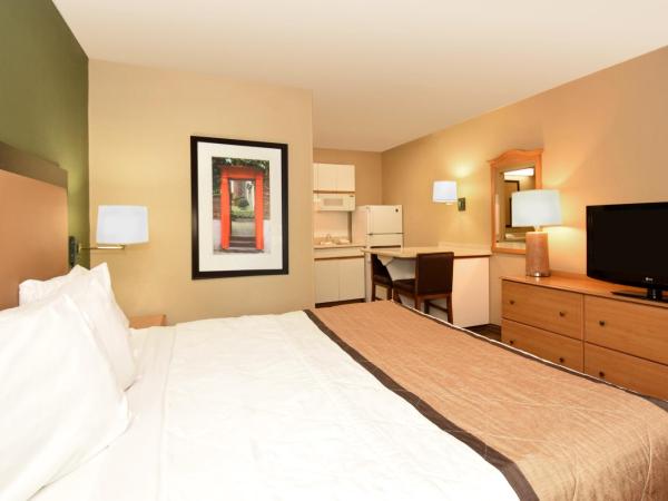 Extended Stay America Select Suites - Tampa - North Airport : photo 6 de la chambre studio lit king-size - non-fumeurs