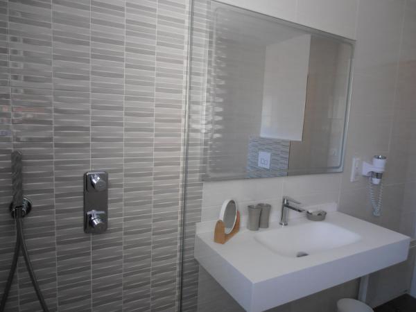 Hôtel Valencia : photo 6 de la chambre chambre double avec terrasse