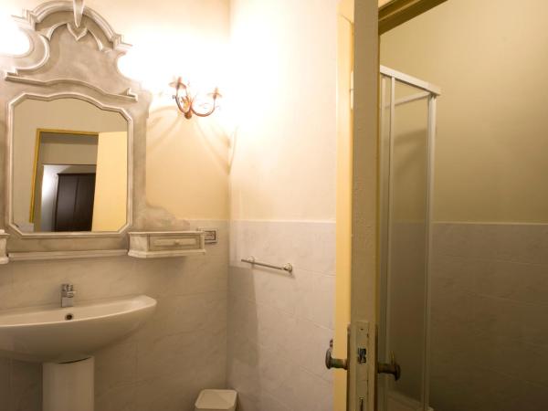 B&B Pantaneto - Palazzo Bulgarini : photo 7 de la chambre chambre double supérieure