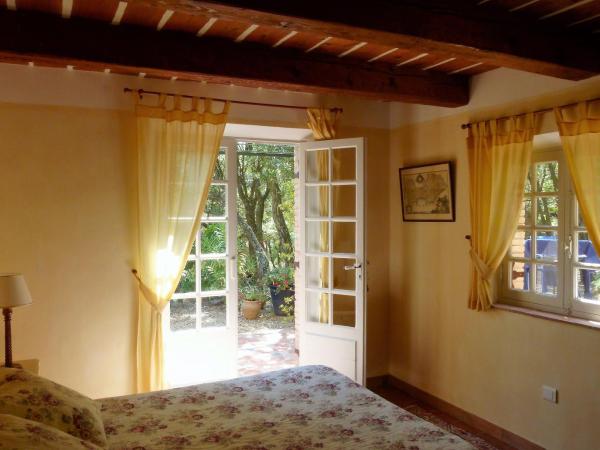 Le Bastidon Saint-Michel : photo 3 de la chambre chambre double - vue sur jardin