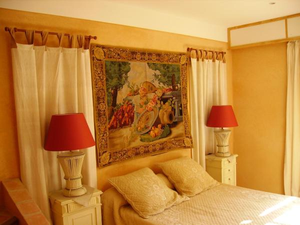 Le Bastidon Saint-Michel : photo 5 de la chambre chambre lit king-size supérieure