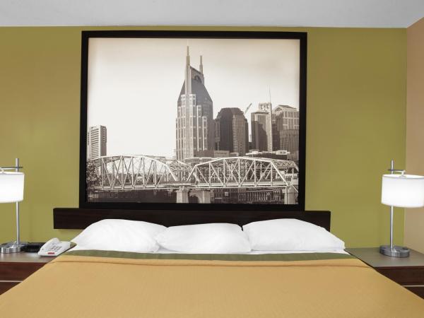 Super 8 by Wyndham Nashville West : photo 3 de la chambre chambre lit king-size - accessible aux personnes à mobilité réduite - non-fumeurs