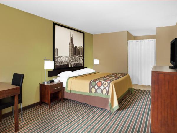 Super 8 by Wyndham Nashville West : photo 4 de la chambre king room - mobility accessible/smoking