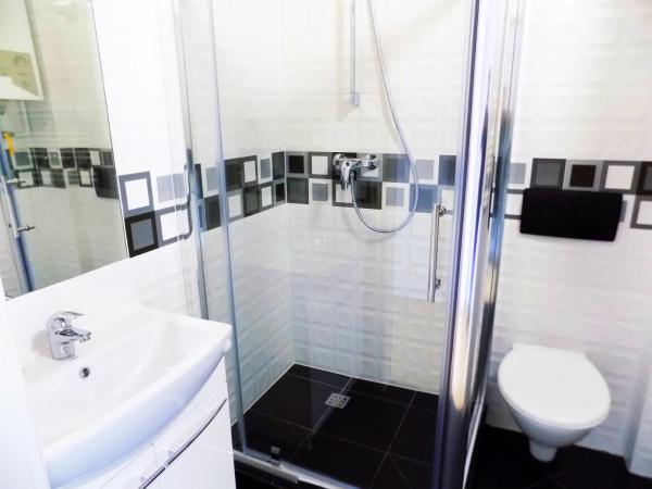 City Central Hostel - Pokoje prywatne : photo 7 de la chambre chambre familiale avec salle de bains commune