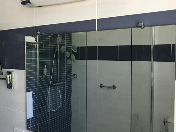 Grand Hotel Moriaz : photo 5 de la chambre chambre double - côté route & vue sur colline