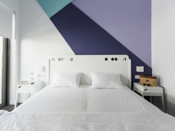 Cocoon City Hostel : photo 5 de la chambre chambre double ou lits jumeaux avec salle de bains commune