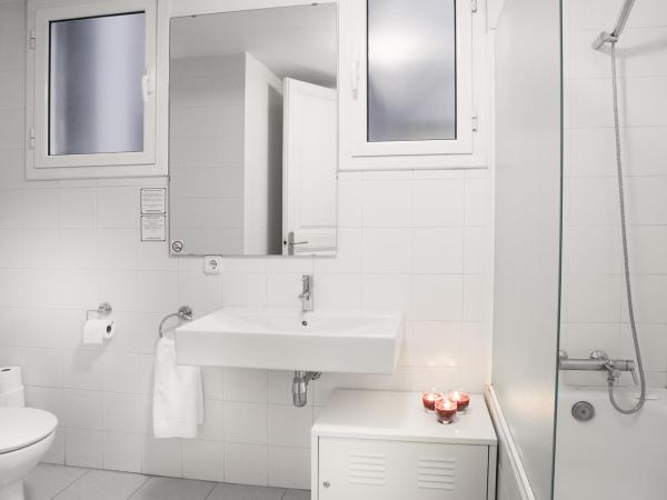 CasaNova Guest House : photo 2 de la chambre chambre double standard avec salle de bains commune