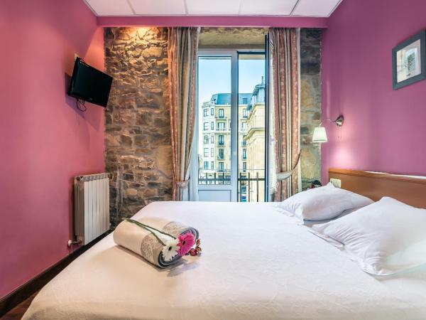 Pensión Ab Domini : photo 4 de la chambre chambre double avec balcon et salle de bains commune