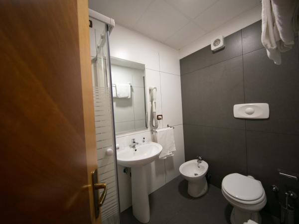 Mediterranea Hotel & Convention Center : photo 8 de la chambre twin standard