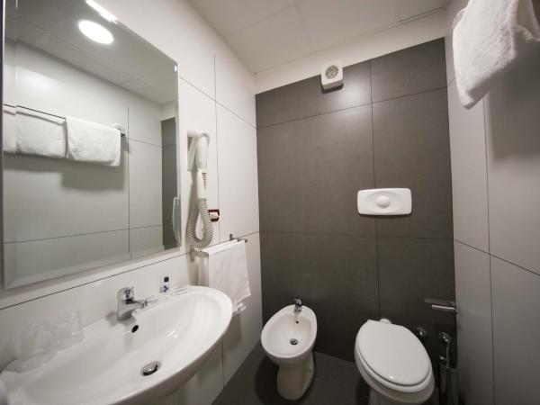 Mediterranea Hotel & Convention Center : photo 7 de la chambre twin standard