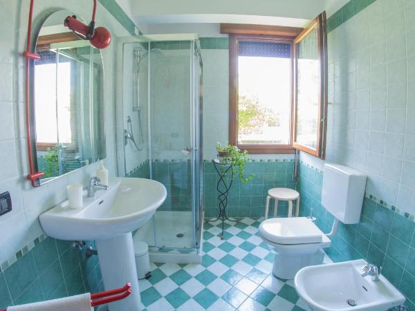 A due passi dal Botteniga : photo 4 de la chambre chambre triple avec salle de bains privative