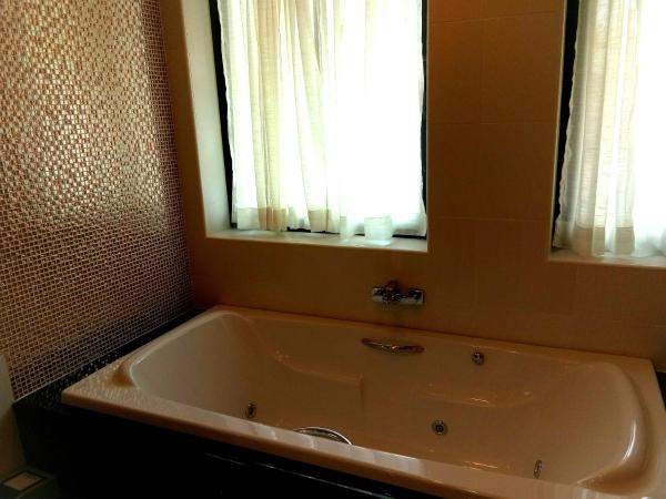 Hotel De Nara-SHA Extra Plus : photo 6 de la chambre chambre lit king-size avec baignoire spa