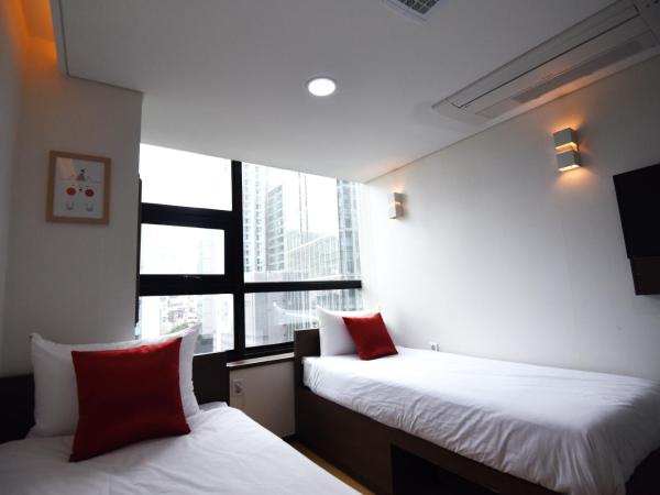 57 Myeongdong Hostel : photo 4 de la chambre chambre lits jumeaux standard