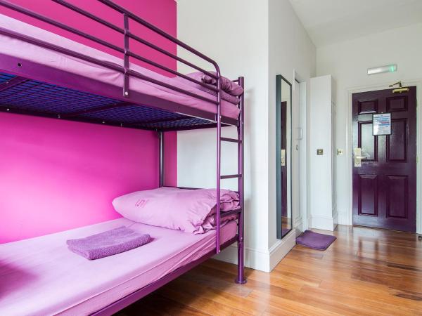 Safestay York Micklegate : photo 4 de la chambre chambre lits jumeaux avec salle de bains privative