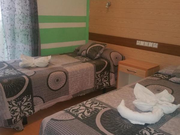 Hostal Lima : photo 1 de la chambre chambre triple