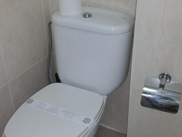 Hostal Lima : photo 5 de la chambre chambre lits jumeaux avec balcon