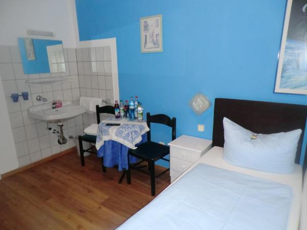 Hotel Pension Haydn : photo 5 de la chambre chambre double - salle de bains commune