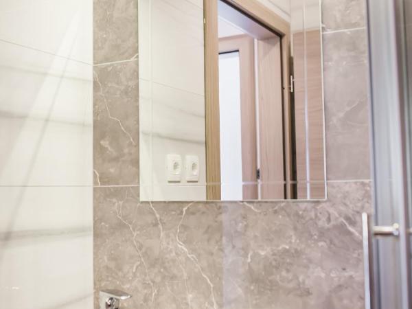 Hostel Scala : photo 1 de la chambre chambre double deluxe avec douche