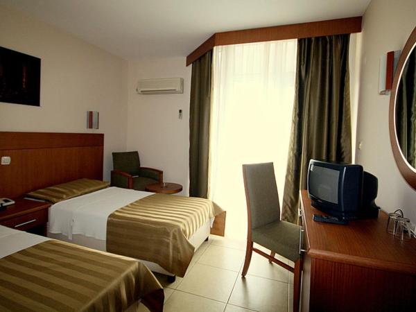 Surtel Hotel : photo 1 de la chambre chambre triple standard